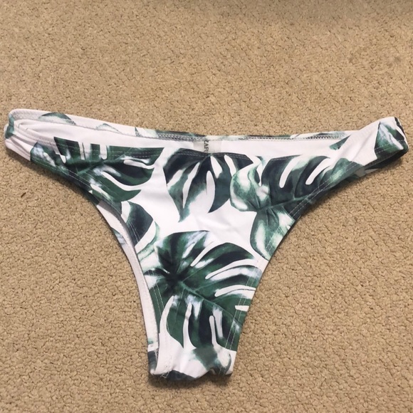 Tropical leaf bottoms - Picture 1 of 2